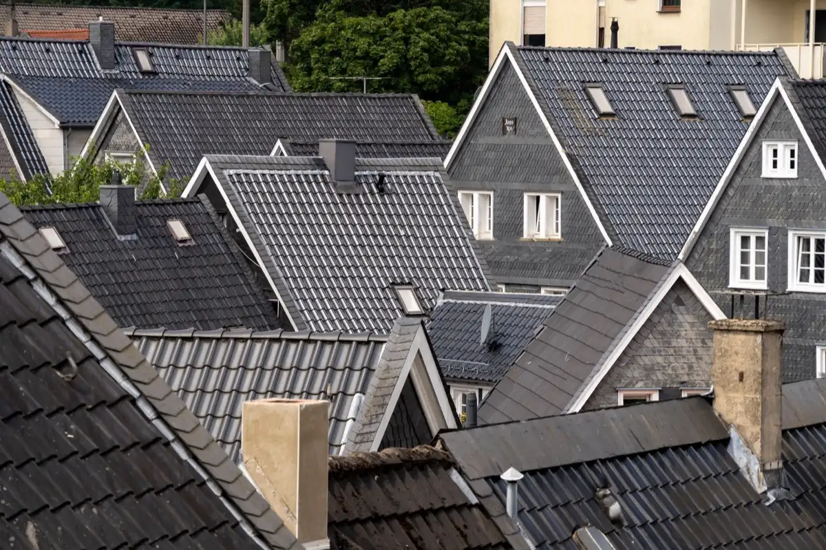 Steep roof eaves and gutter lines on houses in Dothan, AL